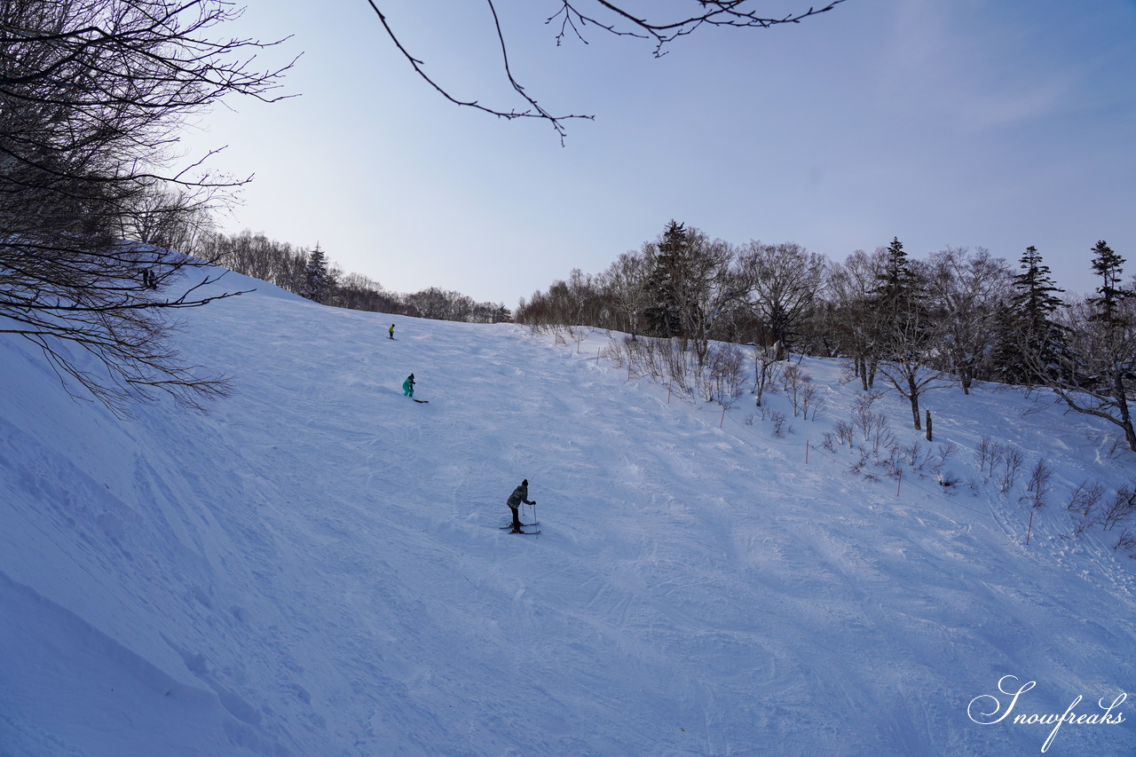 札幌国際スキー場 積雪たっぷり 300cm。コンディション良好なゲレンデでモーグル女子 ・畑田繭さんとコブコブセッション！